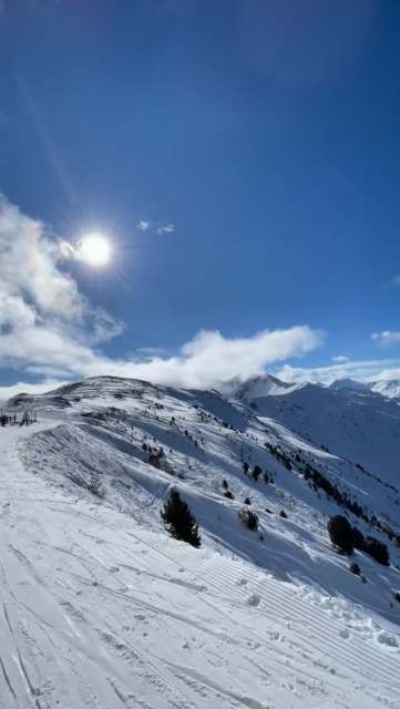スイスにあるTHYONスキー場からの眺め。標高2450mのEthérollaから望むスイスアルプス🇨🇭#スイス #switzerland #thyon #skiseason